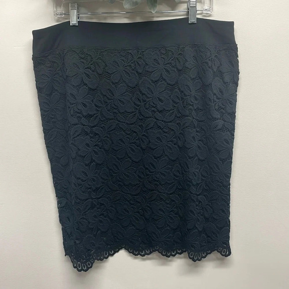 NWOT J. Jill Wearever Collection Black Scalloped Hem Pull On Pencil Skirt L - Picture 1 of 13